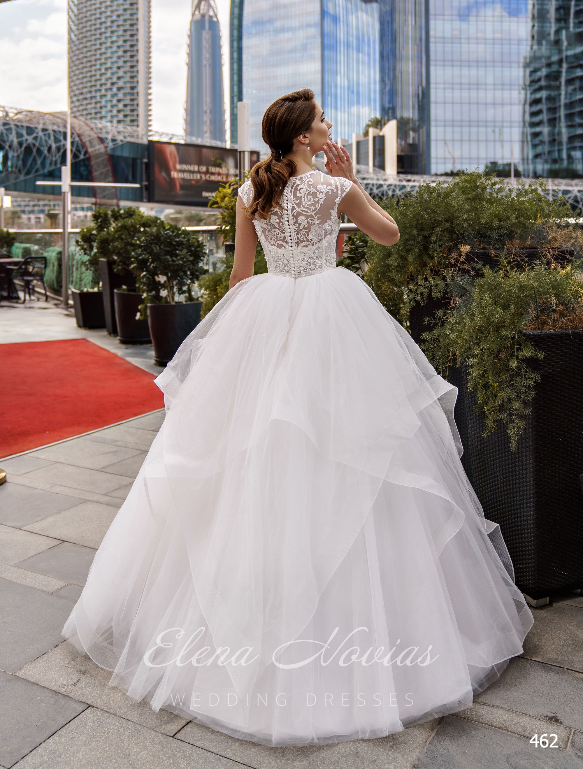 Пышное свадебное платье с многоярусной юбкой от Elena Novias